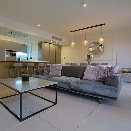 Апартаменты Stylish 3 Bed Partial Seaview