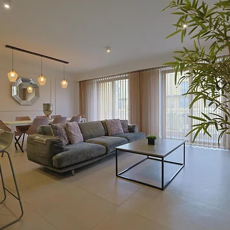 Апартаменты Stylish 3 Bed Partial Seaview *