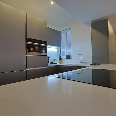 Stylish 3 Bed Partial Seaview Apartamento