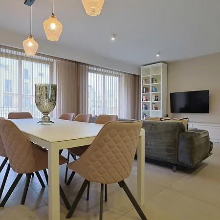 Stylish 3 Bed Partial Seaview Апартаменты