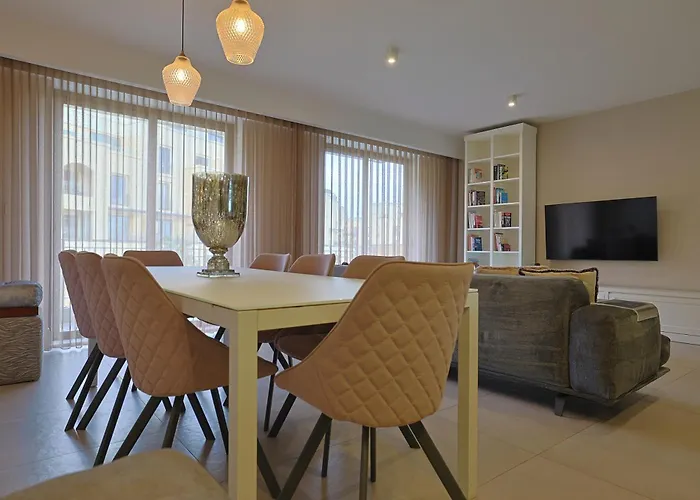 Stylish 3 Bed Partial Seaview