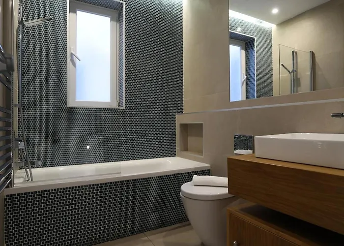 Apartment Stylish 3 Bed Partial Seaview