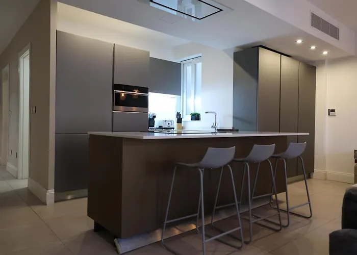 Stylish 3 Bed Partial Seaview Apartment San Ġiljan