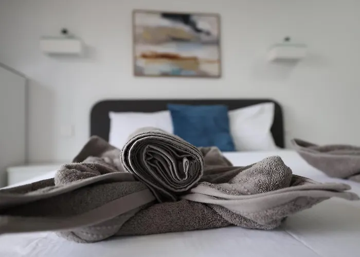 Apartment Stylish 3 Bed Partial Seaview