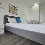 Stylish 3 Bed Partial Seaview