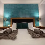 Stylish 3 Bed Partial Seaview Lejlighed *