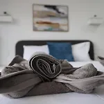 Διαμέρισμα Stylish 3 Bed Partial Seaview