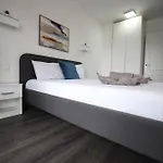 Stylish 3 Bed Partial Seaview * Saint Julian's