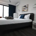 Διαμέρισμα Stylish 3 Bed Partial Seaview *
