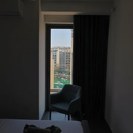 Stylish 3 Bed Partial Seaview * Saint Julian's