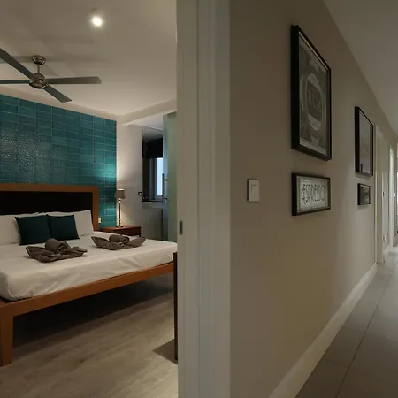 Stylish 3 Bed Partial Seaview Apartment