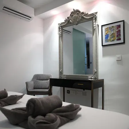 Stylish 3 Bed Partial Seaview شقة *