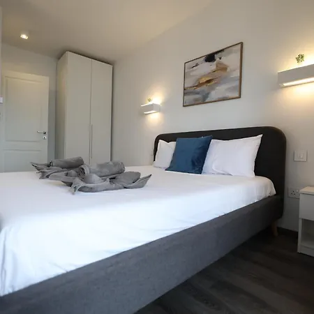 Stylish 3 Bed Partial Seaview شقة *