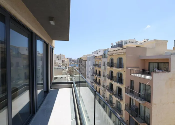 Stylish 3 Bed Partial Seaview *