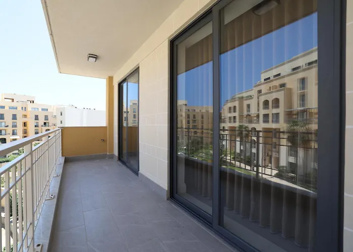 Stylish 3 Bed Partial Seaview Daire *