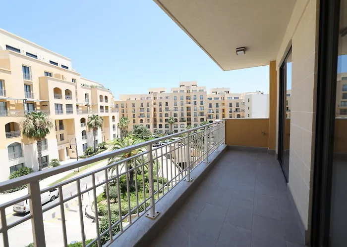 Lägenhet Stylish 3 Bed Partial Seaview *