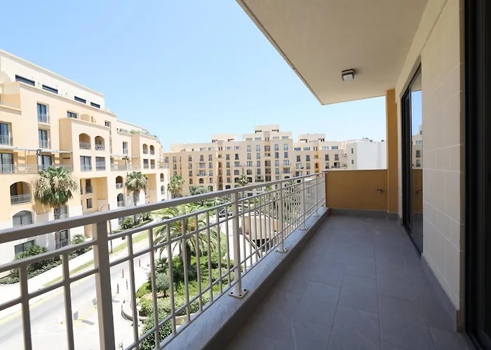 Stylish 3 Bed Partial Seaview Lägenhet