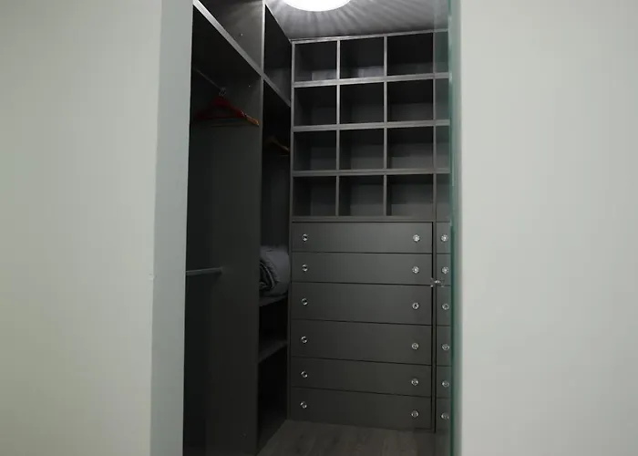 Stylish 3 Bed Partial Seaview